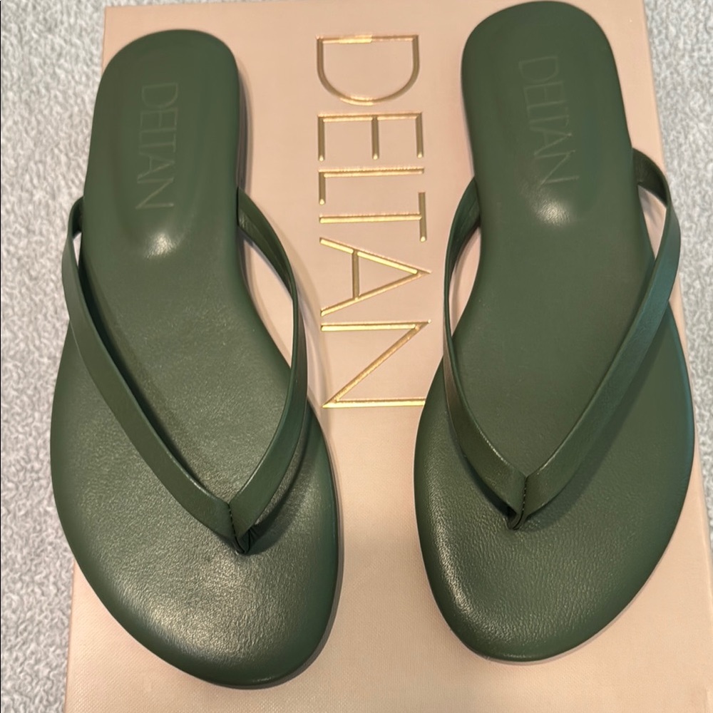 Green Minimalist Sandals with Flat Sole - Picture 2 of 5